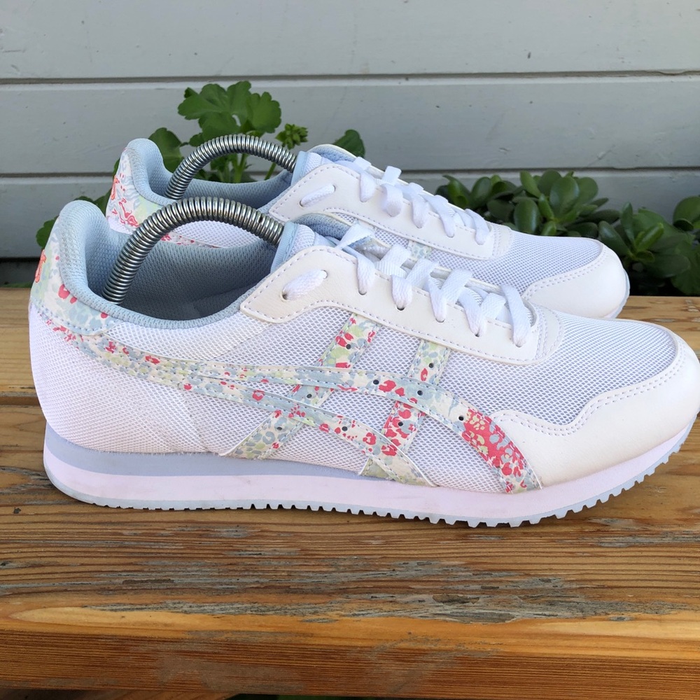 ASICS Womens Tiger Runner Sneakers size 10.5 1202A454 White Papaya Sportstyle
